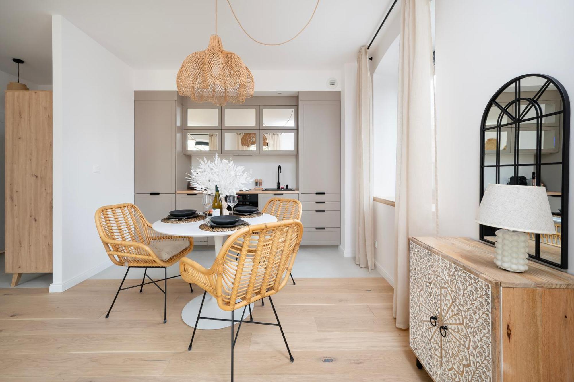 Apartment Downtown - Parking & Balcony - By Rentujemy Lodz (Lodz)